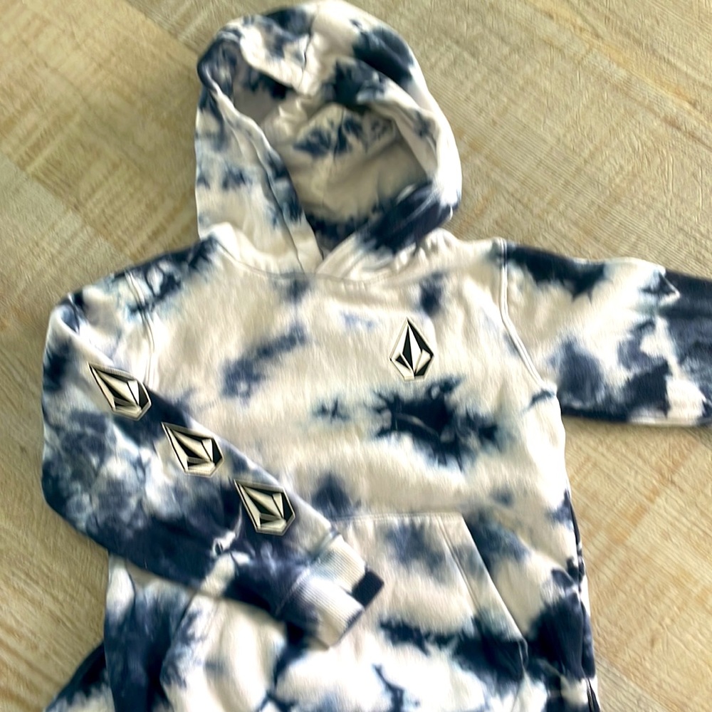 Boys size 6 volcom set